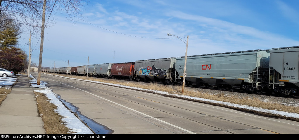 CN 113084